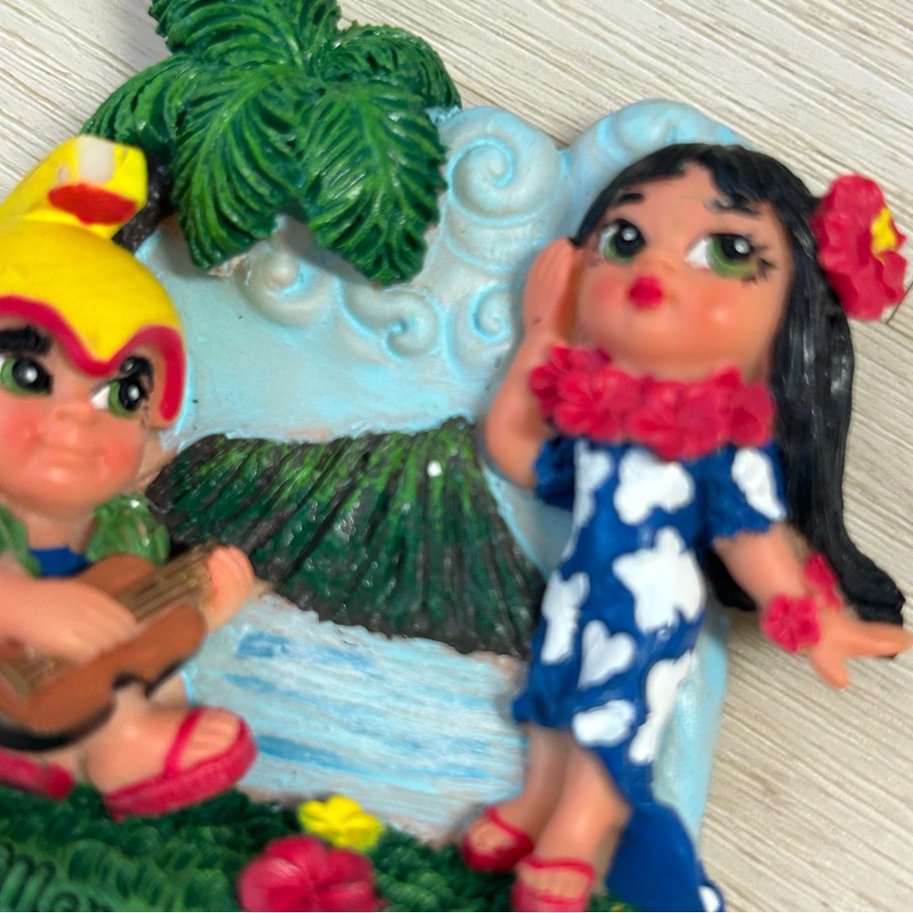 Hawaii Souveneir Menehune Ukulele Magnet - Picture 6 of 6